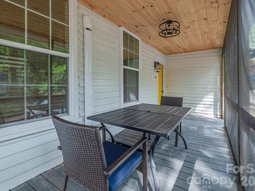 226 Huger Street, Cheraw, SC 29520.  MLS# CAR4374164, YatesRealty ID 24695. 