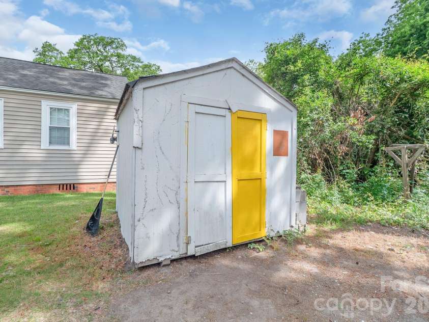 226 Huger Street, Cheraw, SC 29520.  MLS# CAR4374164, YatesRealty ID 24695. 