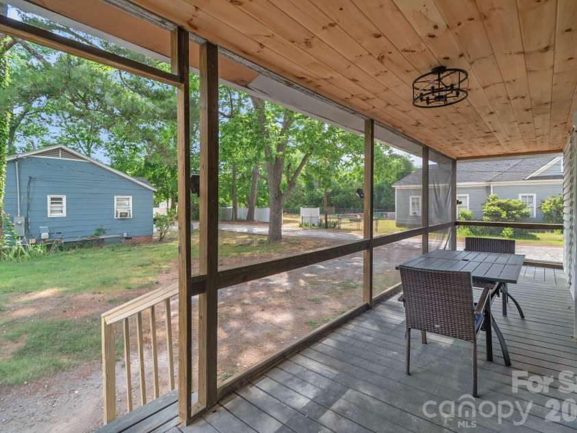 226 Huger Street, Cheraw, SC 29520.  MLS# CAR4374164, YatesRealty ID 24695. 