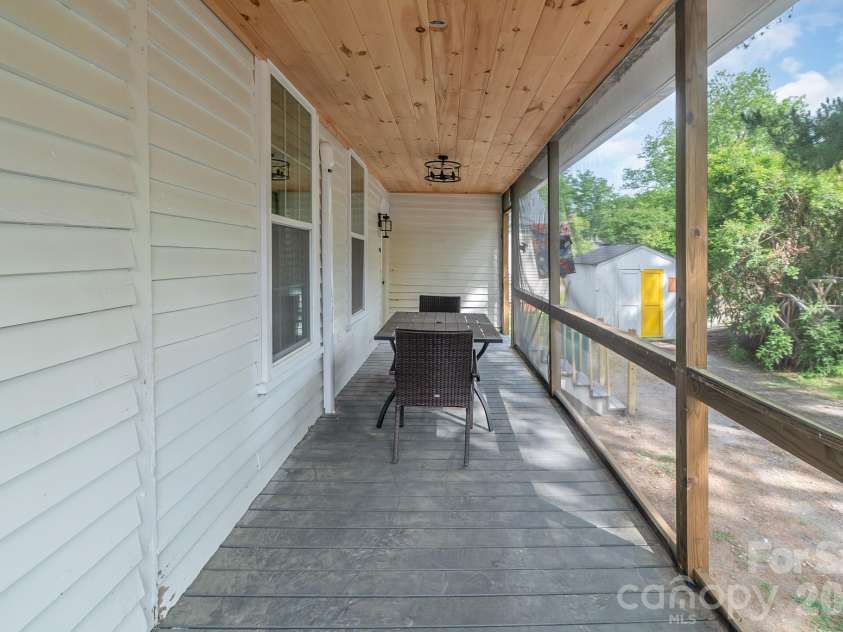 226 Huger Street, Cheraw, SC 29520.  MLS# CAR4374164, YatesRealty ID 24695. 