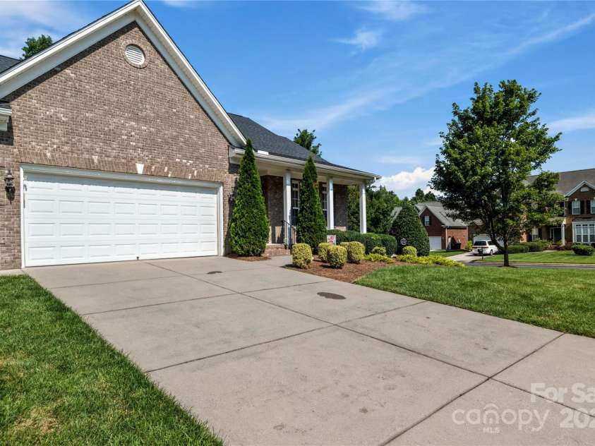 15 Bluff Ridge Court, Greensboro, NC 27455.  MLS# CAR4279471, YatesRealty ID 24696. 