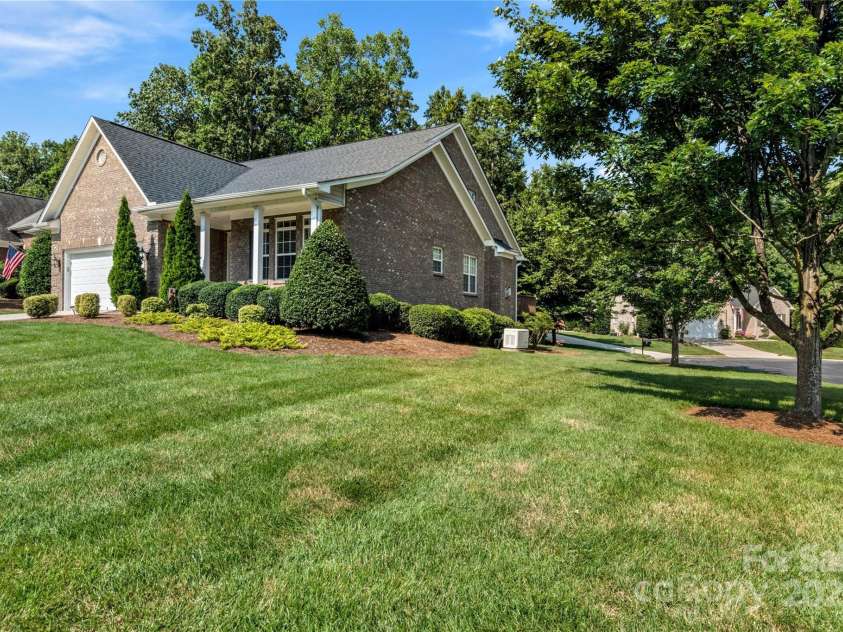 15 Bluff Ridge Court, Greensboro, NC 27455.  MLS# CAR4279471, YatesRealty ID 24696. 
