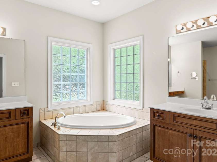 15 Bluff Ridge Court, Greensboro, NC 27455.  MLS# CAR4279471, YatesRealty ID 24696. 