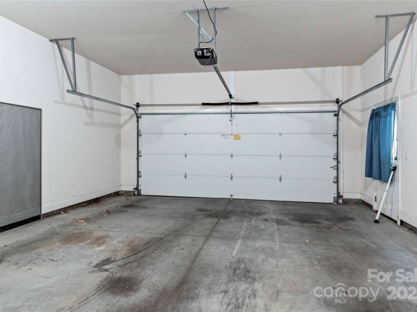 15 Bluff Ridge Court, Greensboro, NC 27455.  MLS# CAR4279471, YatesRealty ID 24696. 