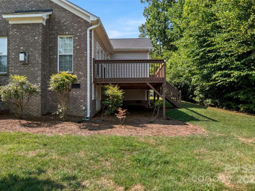 15 Bluff Ridge Court, Greensboro, NC 27455.  MLS# CAR4279471, YatesRealty ID 24696. 