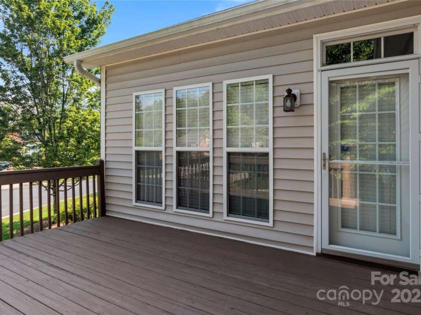 15 Bluff Ridge Court, Greensboro, NC 27455.  MLS# CAR4279471, YatesRealty ID 24696. 