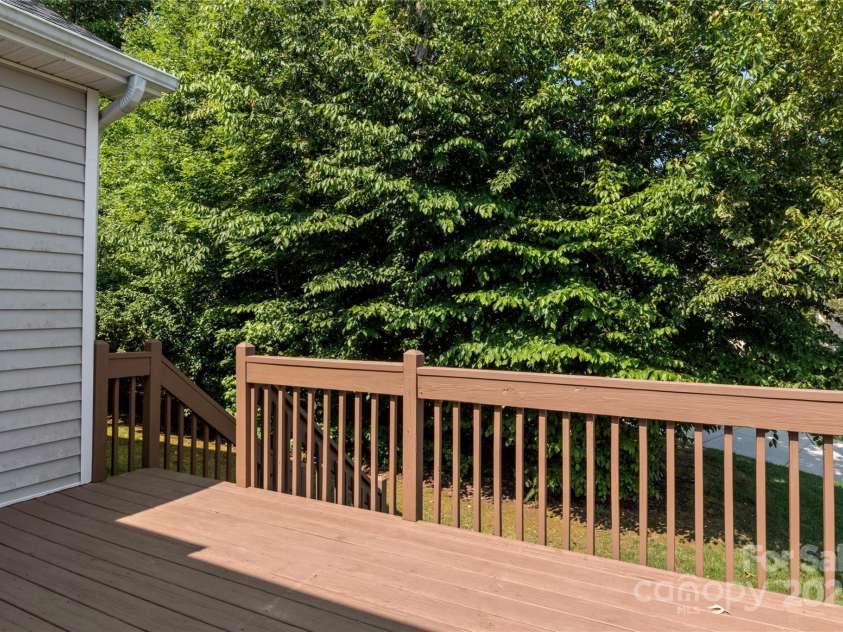 15 Bluff Ridge Court, Greensboro, NC 27455.  MLS# CAR4279471, YatesRealty ID 24696. 