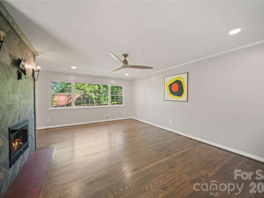 24 Warwick Place, Asheville, NC 28804.  MLS# CAR4379337, YatesRealty ID 24696. 