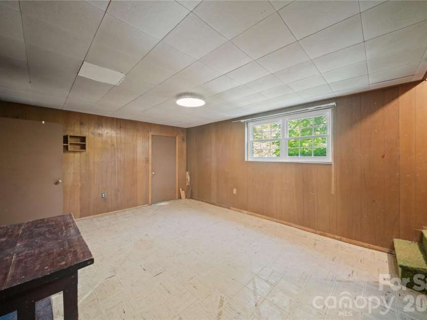 24 Warwick Place, Asheville, NC 28804.  MLS# CAR4379337, YatesRealty ID 24696. 