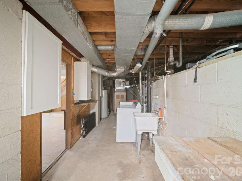 24 Warwick Place, Asheville, NC 28804.  MLS# CAR4379337, YatesRealty ID 24696. 