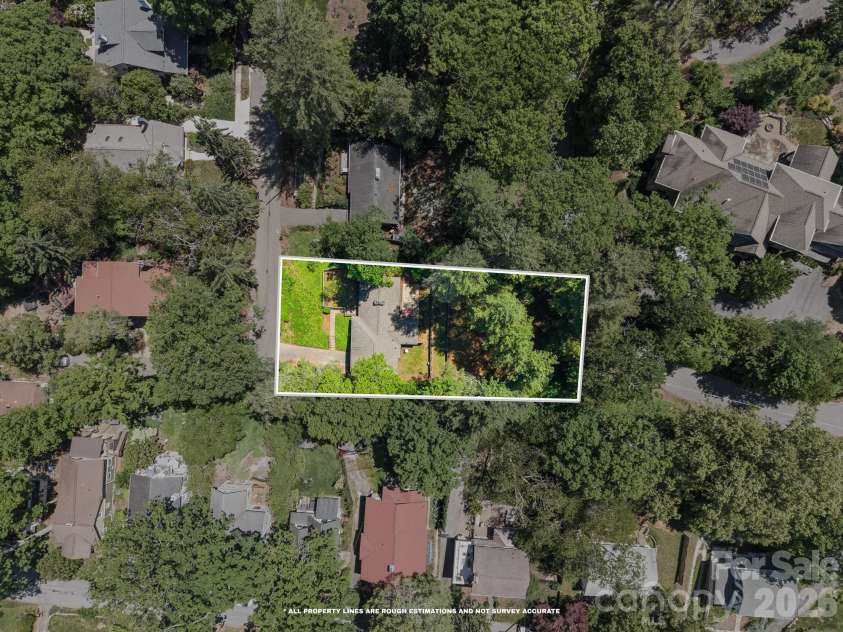 24 Warwick Place, Asheville, NC 28804.  MLS# CAR4379337, YatesRealty ID 24696. 