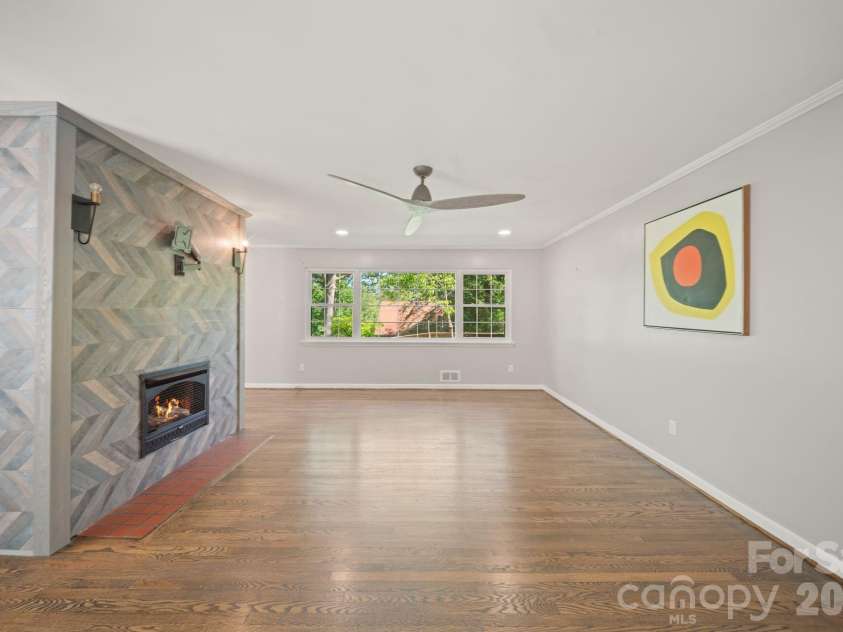 24 Warwick Place, Asheville, NC 28804.  MLS# CAR4379337, YatesRealty ID 24696. 