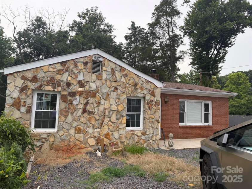 3166 Poplar Tent Road, Concord, NC 28027.  MLS# CAR4276042, YatesRealty ID 24697. 