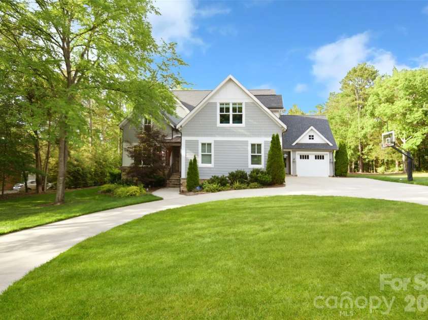 18616 Maplecroft Lake Lane, Davidson, NC 28036.  MLS# CAR4381769, YatesRealty ID 24698. 