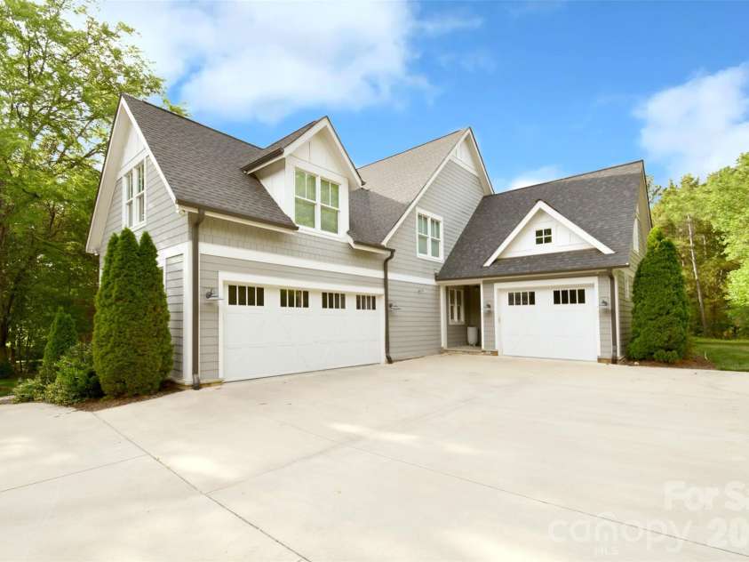 18616 Maplecroft Lake Lane, Davidson, NC 28036.  MLS# CAR4381769, YatesRealty ID 24698. 