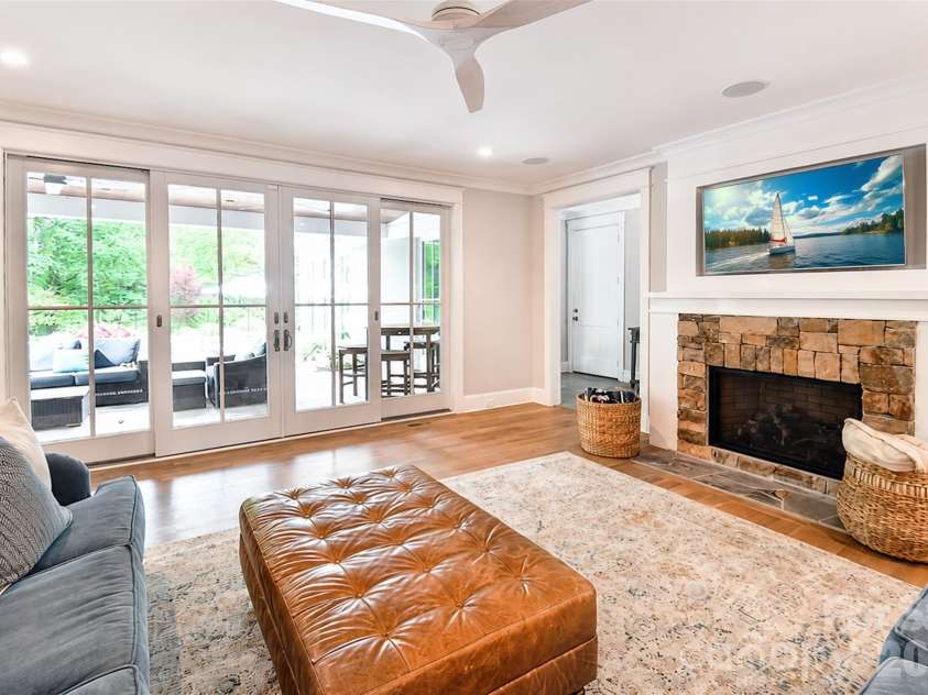 18616 Maplecroft Lake Lane, Davidson, NC 28036.  MLS# CAR4381769, YatesRealty ID 24698. 