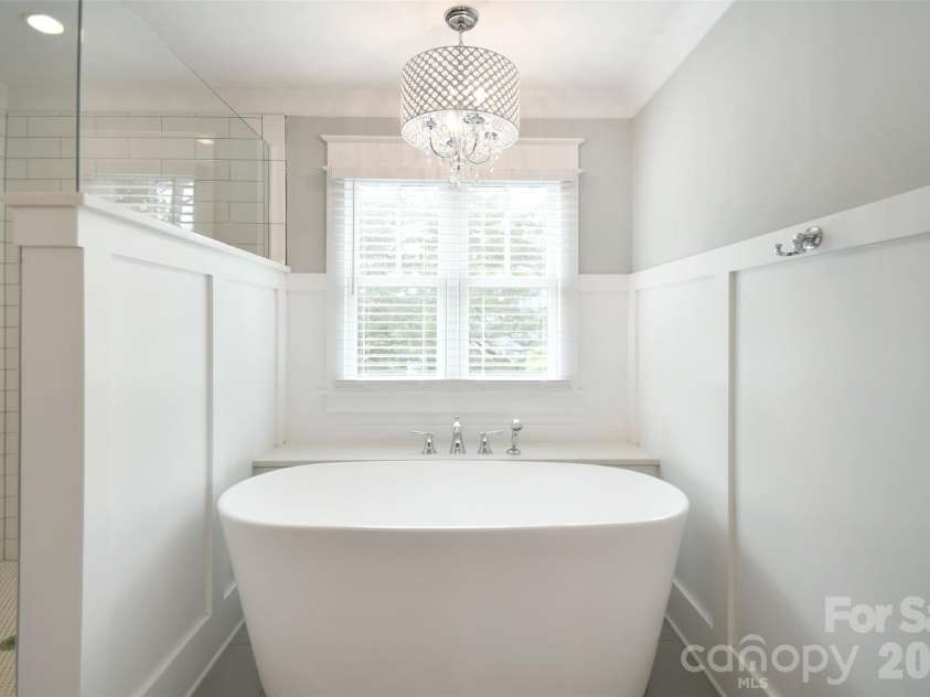 18616 Maplecroft Lake Lane, Davidson, NC 28036.  MLS# CAR4381769, YatesRealty ID 24698. 