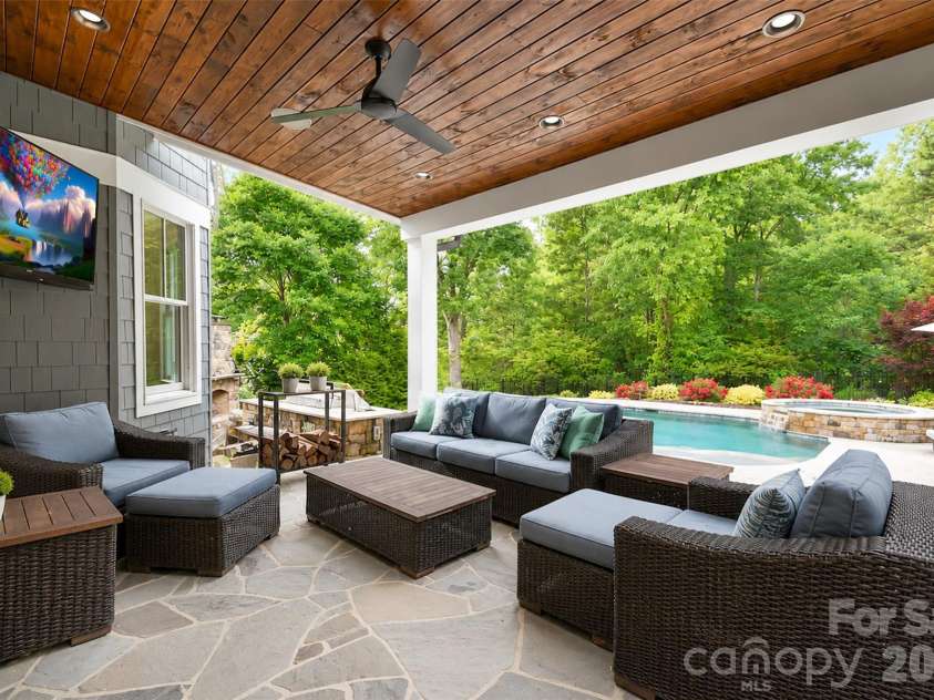 18616 Maplecroft Lake Lane, Davidson, NC 28036.  MLS# CAR4381769, YatesRealty ID 24698. 