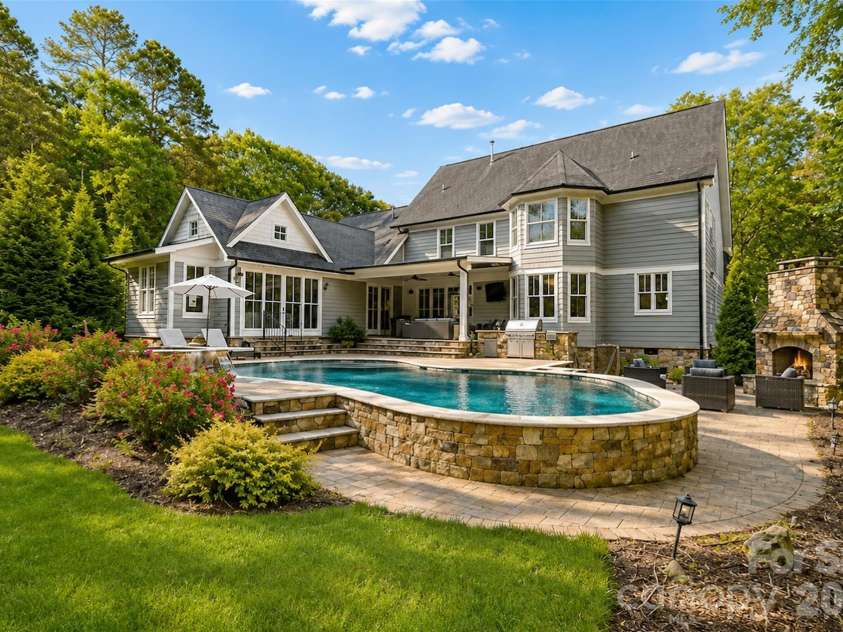 18616 Maplecroft Lake Lane, Davidson, NC 28036.  MLS# CAR4381769, YatesRealty ID 24698. 