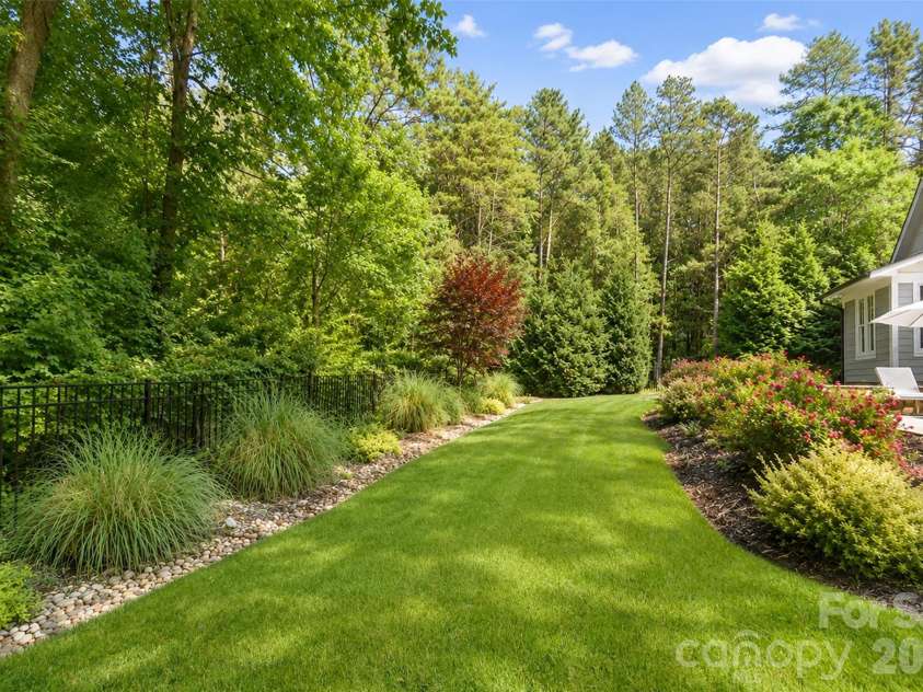 18616 Maplecroft Lake Lane, Davidson, NC 28036.  MLS# CAR4381769, YatesRealty ID 24698. 