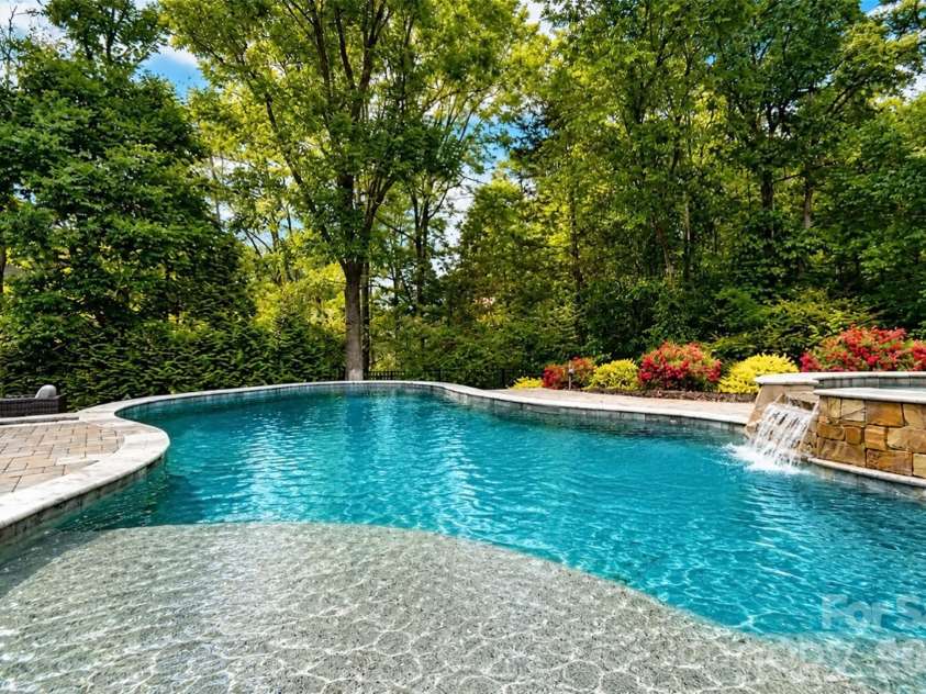 18616 Maplecroft Lake Lane, Davidson, NC 28036.  MLS# CAR4381769, YatesRealty ID 24698. 