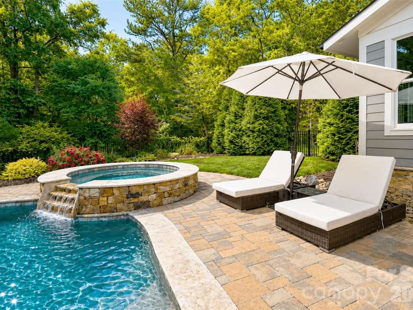 18616 Maplecroft Lake Lane, Davidson, NC 28036.  MLS# CAR4381769, YatesRealty ID 24698. 