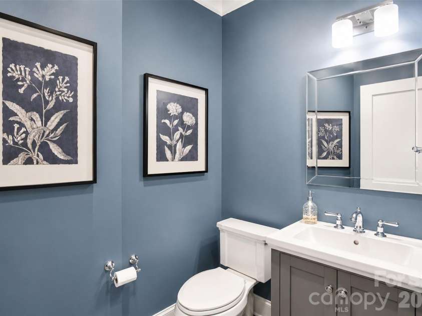 18616 Maplecroft Lake Lane, Davidson, NC 28036.  MLS# CAR4381769, YatesRealty ID 24698. 