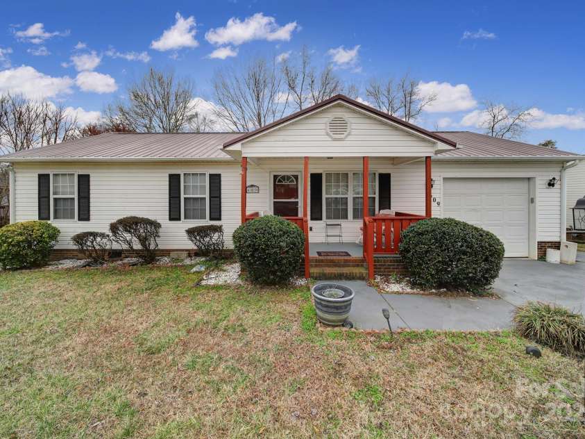 609 Ben Rich Street, Dallas, NC 28034.  MLS# CAR4233720, YatesRealty ID 2470. 