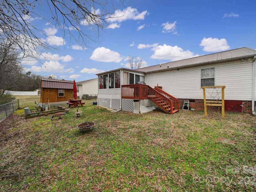 609 Ben Rich Street, Dallas, NC 28034.  MLS# CAR4233720, YatesRealty ID 2470. 