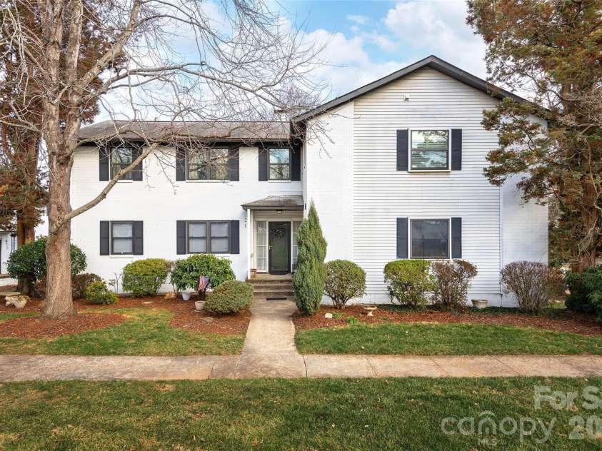 615 Biltmore Avenue, Asheville, NC 28803.  MLS# CAR4337202, YatesRealty ID 2470. 