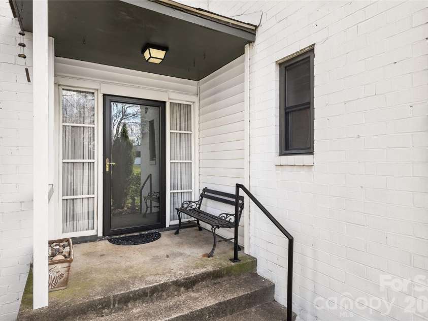 615 Biltmore Avenue, Asheville, NC 28803.  MLS# CAR4337202, YatesRealty ID 2470. 