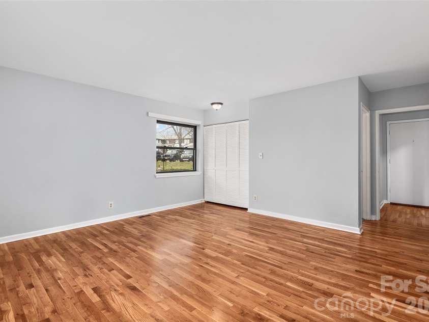 615 Biltmore Avenue, Asheville, NC 28803.  MLS# CAR4337202, YatesRealty ID 2470. 