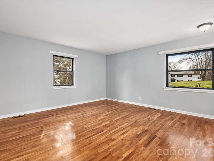 615 Biltmore Avenue, Asheville, NC 28803.  MLS# CAR4337202, YatesRealty ID 2470. 