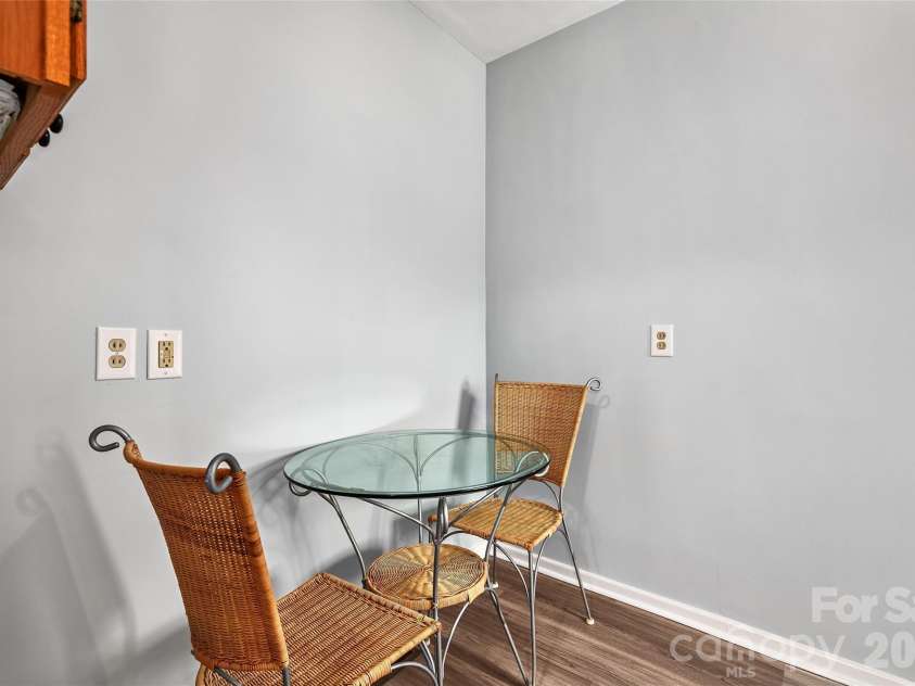 615 Biltmore Avenue, Asheville, NC 28803.  MLS# CAR4337202, YatesRealty ID 2470. 