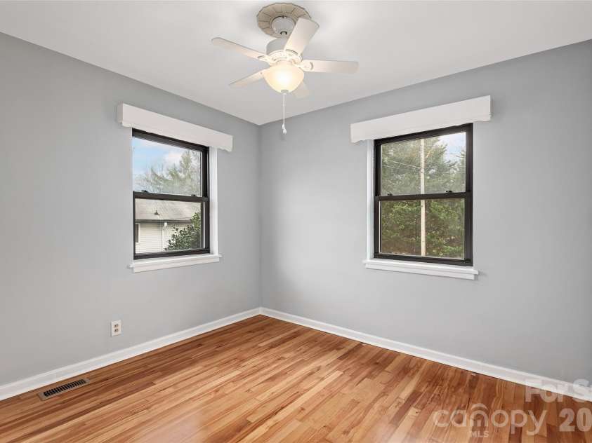 615 Biltmore Avenue, Asheville, NC 28803.  MLS# CAR4337202, YatesRealty ID 2470. 