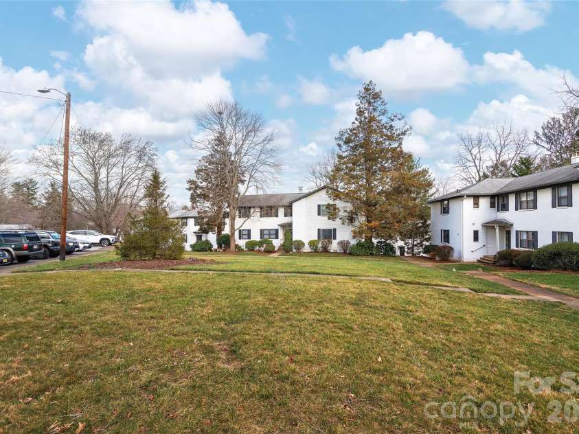 615 Biltmore Avenue, Asheville, NC 28803.  MLS# CAR4337202, YatesRealty ID 2470. 