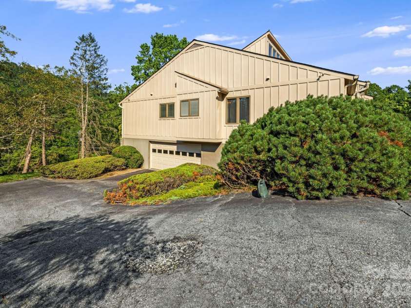 25 Westridge Court, Hendersonville, NC 28791.  MLS# CAR4279623, YatesRealty ID 24700. 