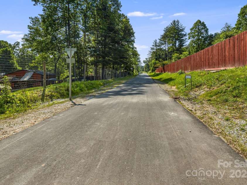 25 Westridge Court, Hendersonville, NC 28791.  MLS# CAR4279623, YatesRealty ID 24700. Ecusta Trail