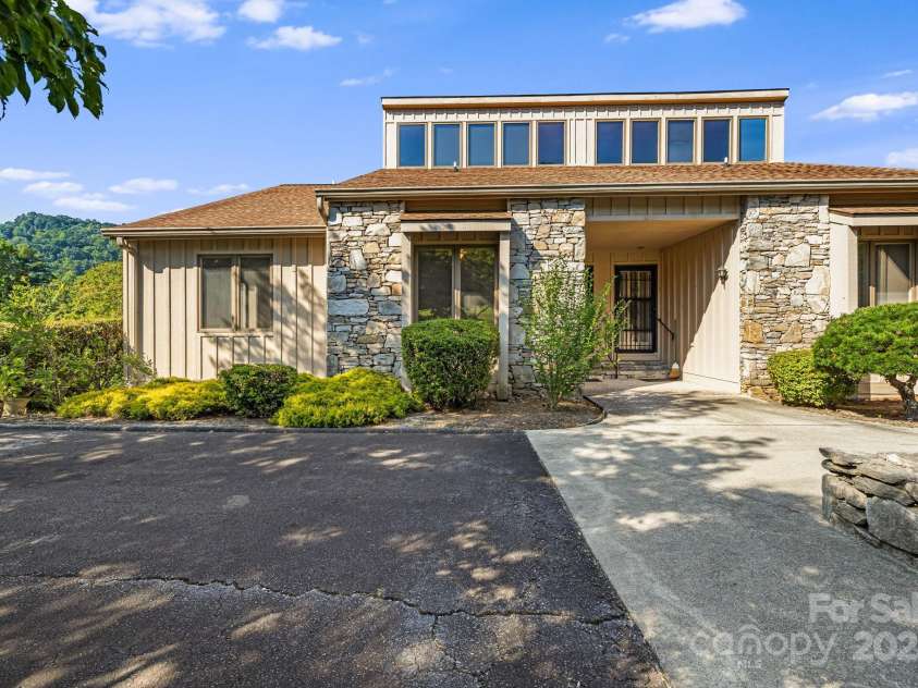 25 Westridge Court, Hendersonville, NC 28791.  MLS# CAR4279623, YatesRealty ID 24700. Front