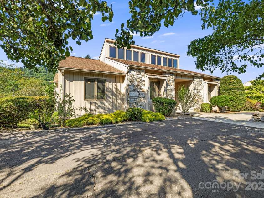 25 Westridge Court, Hendersonville, NC 28791.  MLS# CAR4279623, YatesRealty ID 24700. Front