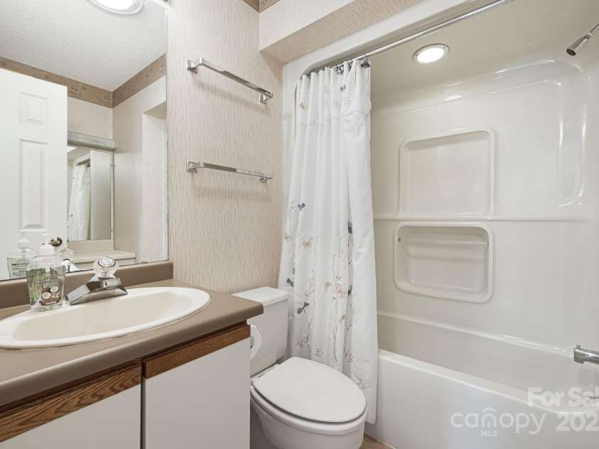 25 Westridge Court, Hendersonville, NC 28791.  MLS# CAR4279623, YatesRealty ID 24700. Guest Bath