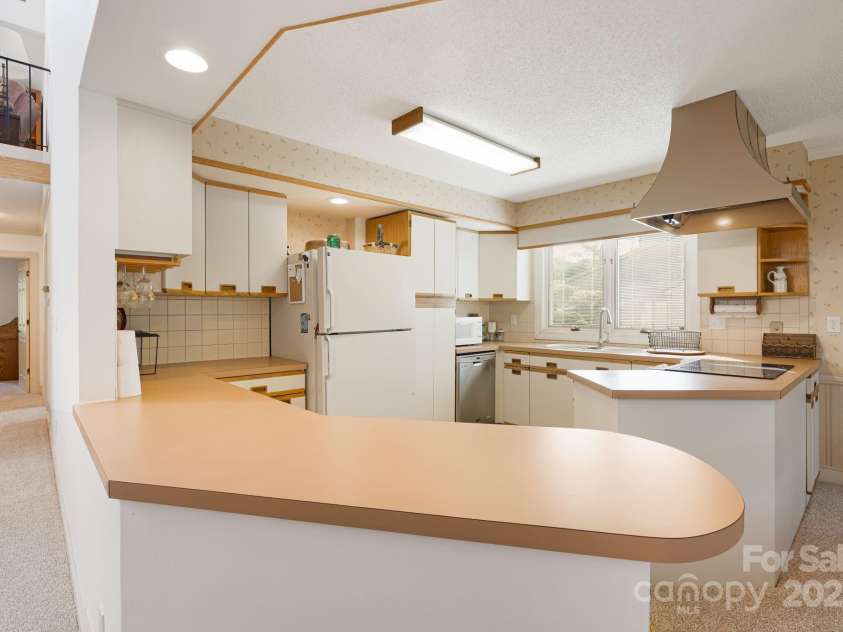 25 Westridge Court, Hendersonville, NC 28791.  MLS# CAR4279623, YatesRealty ID 24700. Kitchen