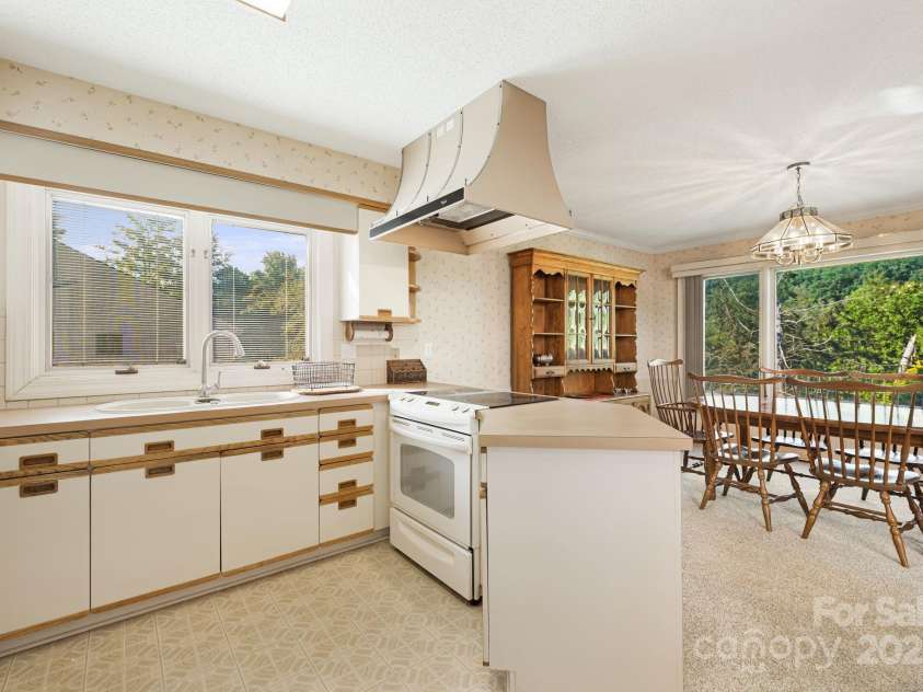 25 Westridge Court, Hendersonville, NC 28791.  MLS# CAR4279623, YatesRealty ID 24700. Kitchen