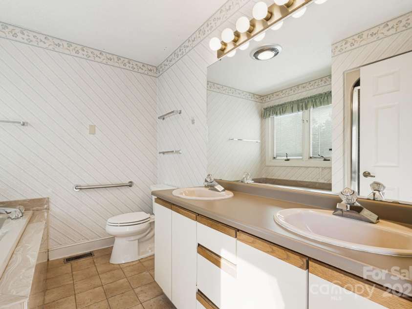 25 Westridge Court, Hendersonville, NC 28791.  MLS# CAR4279623, YatesRealty ID 24700. Primary Bath