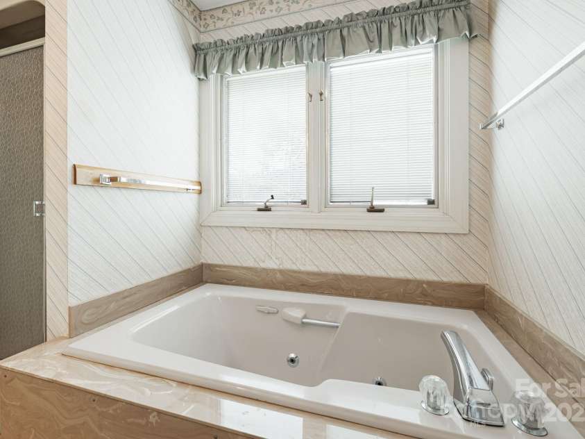 25 Westridge Court, Hendersonville, NC 28791.  MLS# CAR4279623, YatesRealty ID 24700. Primary Bath