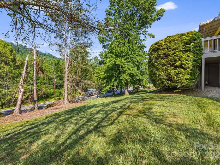 25 Westridge Court, Hendersonville, NC 28791.  MLS# CAR4279623, YatesRealty ID 24700. Yard