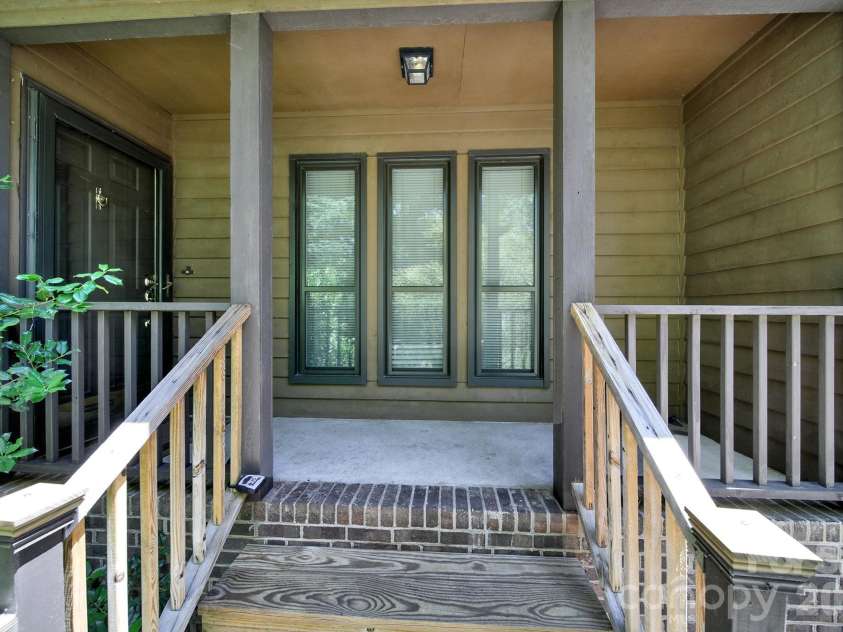 11510 Gelding Drive, Charlotte, NC 28215.  MLS# CAR4378310, YatesRealty ID 24702. 