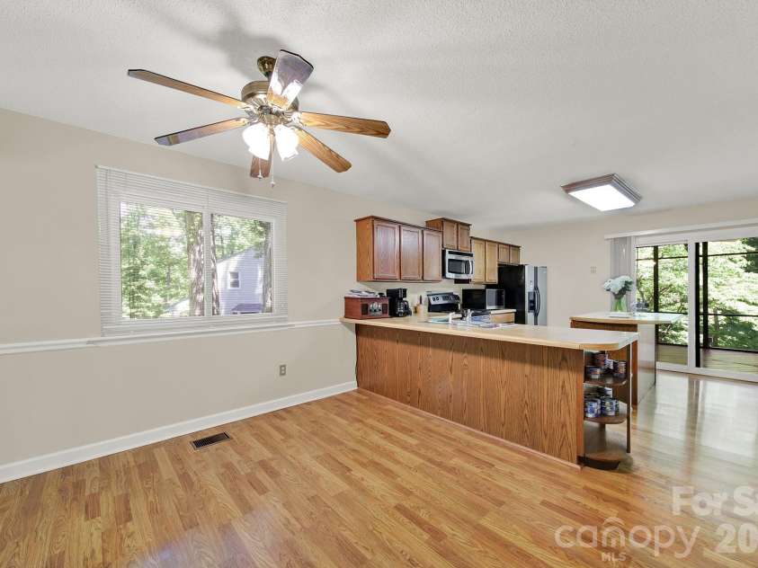 11510 Gelding Drive, Charlotte, NC 28215.  MLS# CAR4378310, YatesRealty ID 24702. 