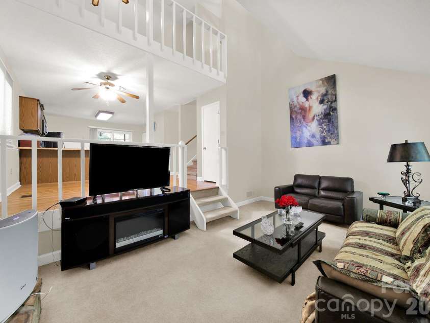 11510 Gelding Drive, Charlotte, NC 28215.  MLS# CAR4378310, YatesRealty ID 24702. 