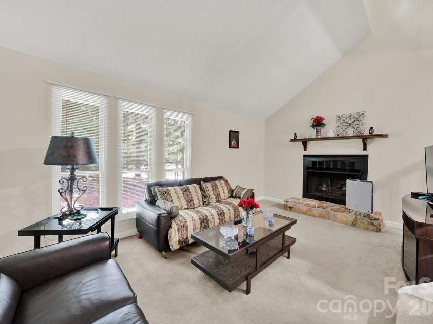 11510 Gelding Drive, Charlotte, NC 28215.  MLS# CAR4378310, YatesRealty ID 24702. 